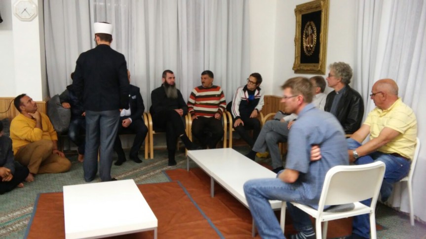 image-53358b80a5245387ec36473efff2426d7318335193e9ab06053d03e881e7b09e-V